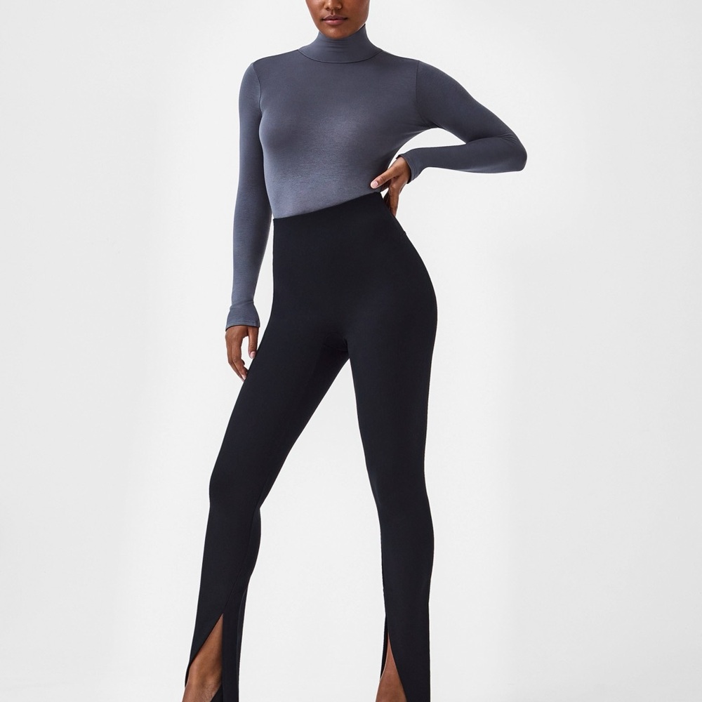 NWT- SPANX  The Perfect Front Slit Legging- Black- Large
